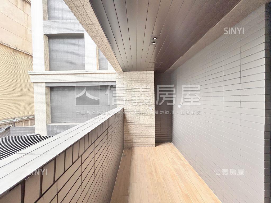 立軒敦月文化三路燙金店面房屋室內格局與周邊環境