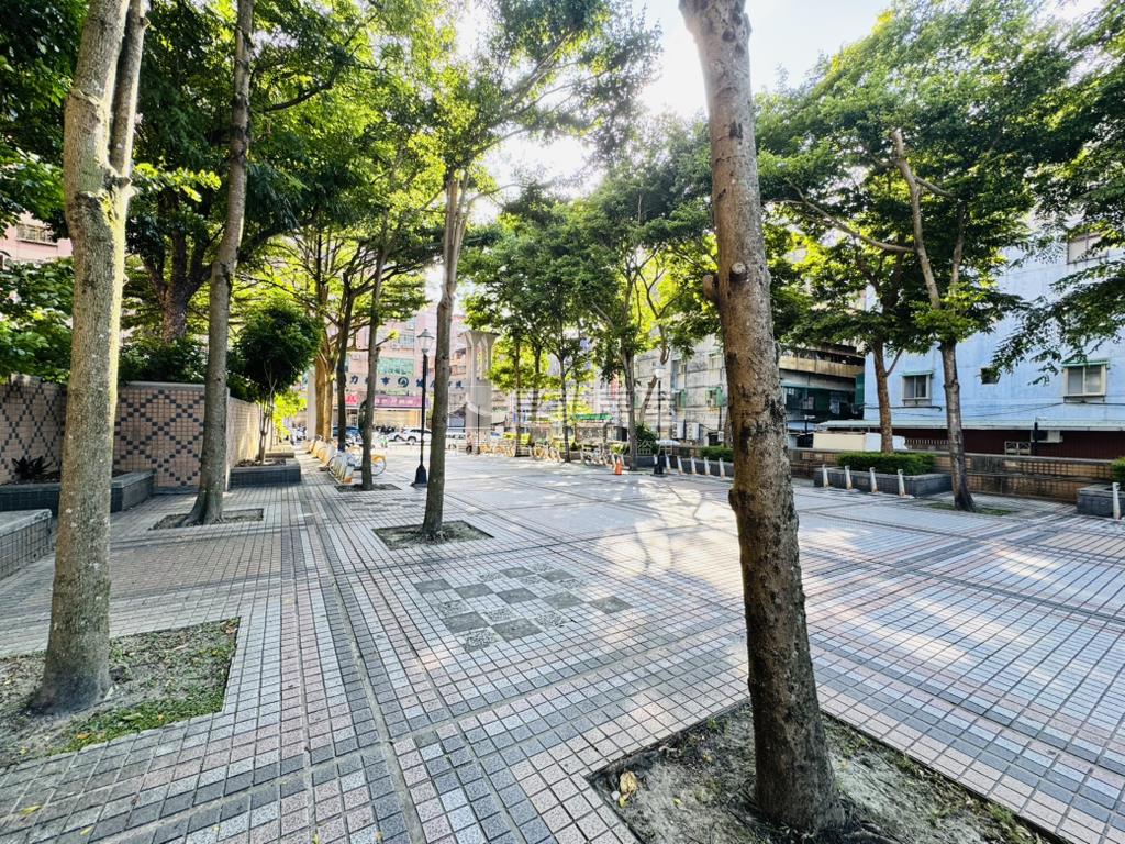 綠寶石公園捷運雅致２房房屋室內格局與周邊環境