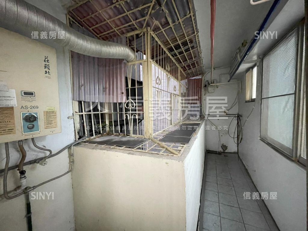 仁愛學區捷運華廈房屋室內格局與周邊環境