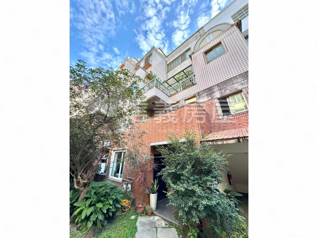 風采風精美四房平面車位房屋室內格局與周邊環境