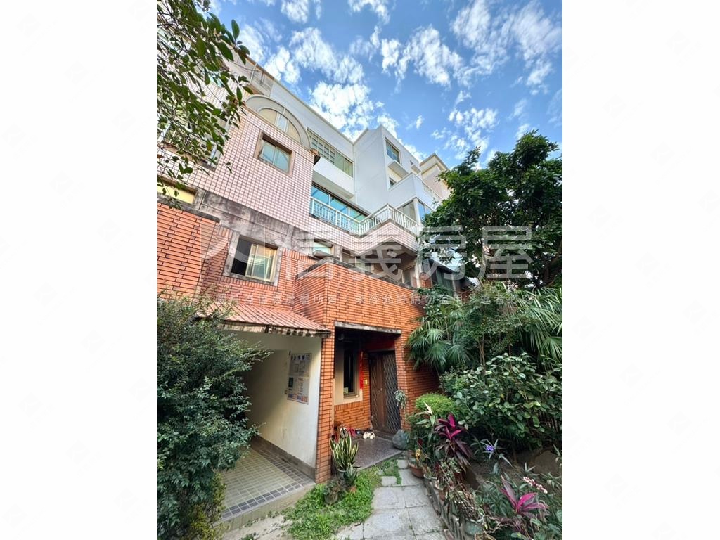 風采風精美四房平面車位房屋室內格局與周邊環境