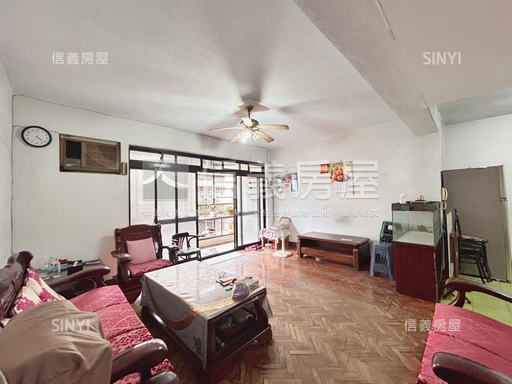 捷運新莊站中華路三樓房屋室內格局與周邊環境