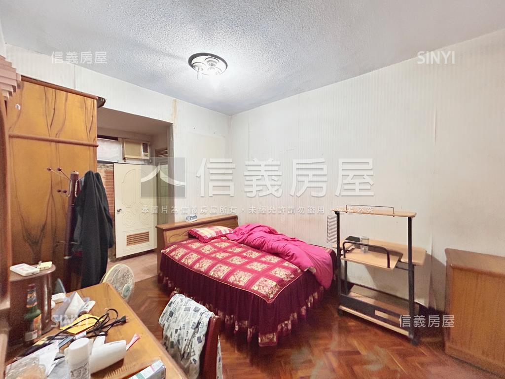 捷運新莊站中華路三樓房屋室內格局與周邊環境
