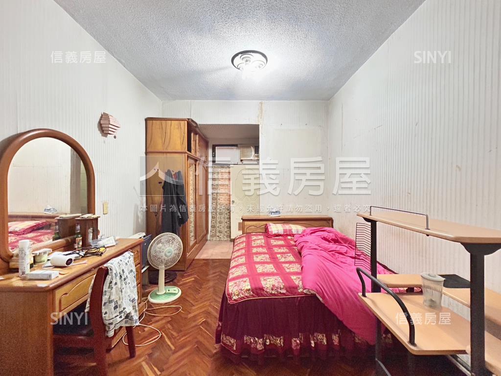 捷運新莊站中華路三樓房屋室內格局與周邊環境