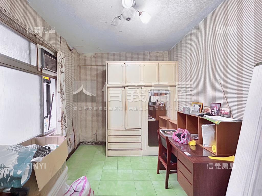 捷運新莊站中華路三樓房屋室內格局與周邊環境