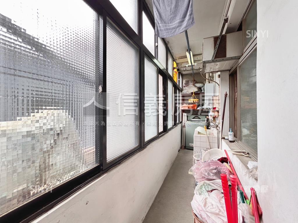 捷運新莊站中華路三樓房屋室內格局與周邊環境