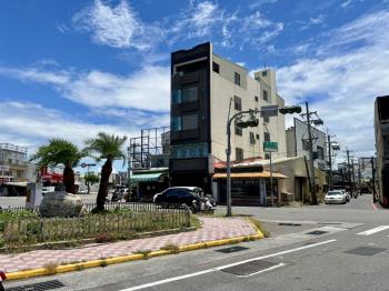 北安黃昏市場旁三角窗店地