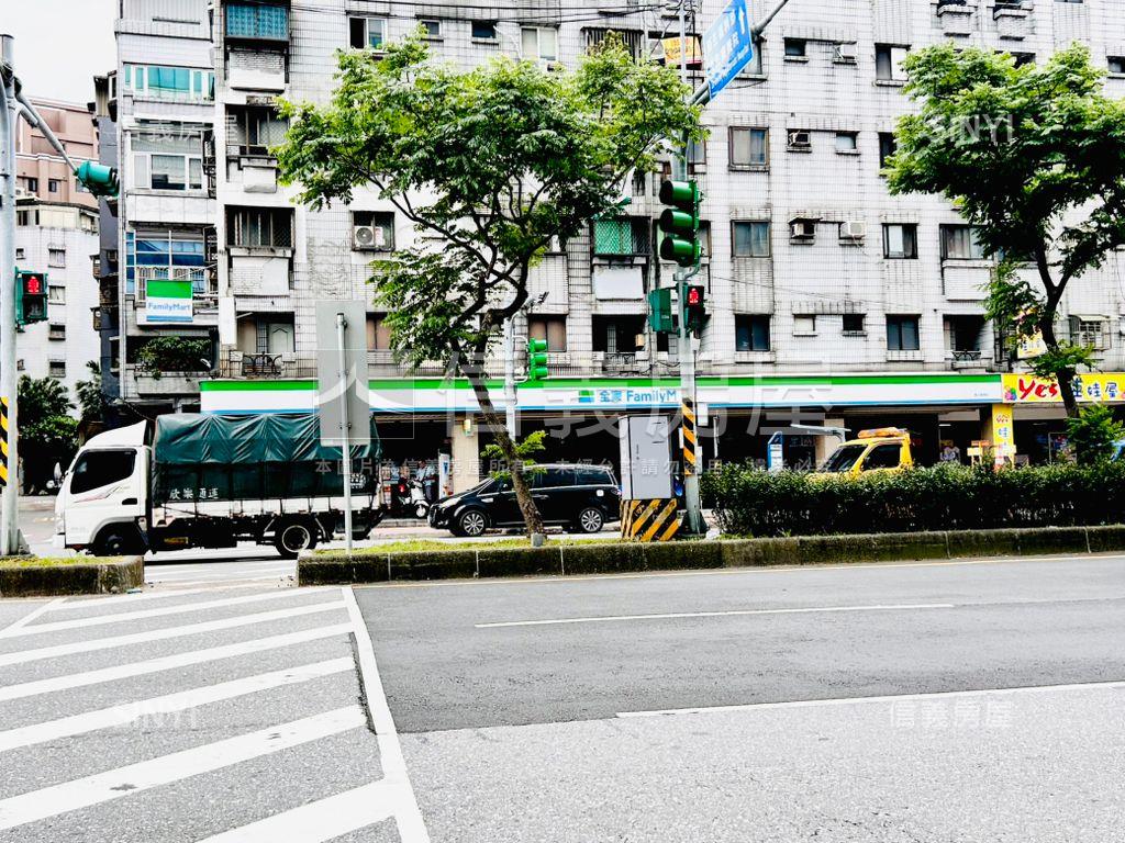 一品花園．面寬店面房屋室內格局與周邊環境