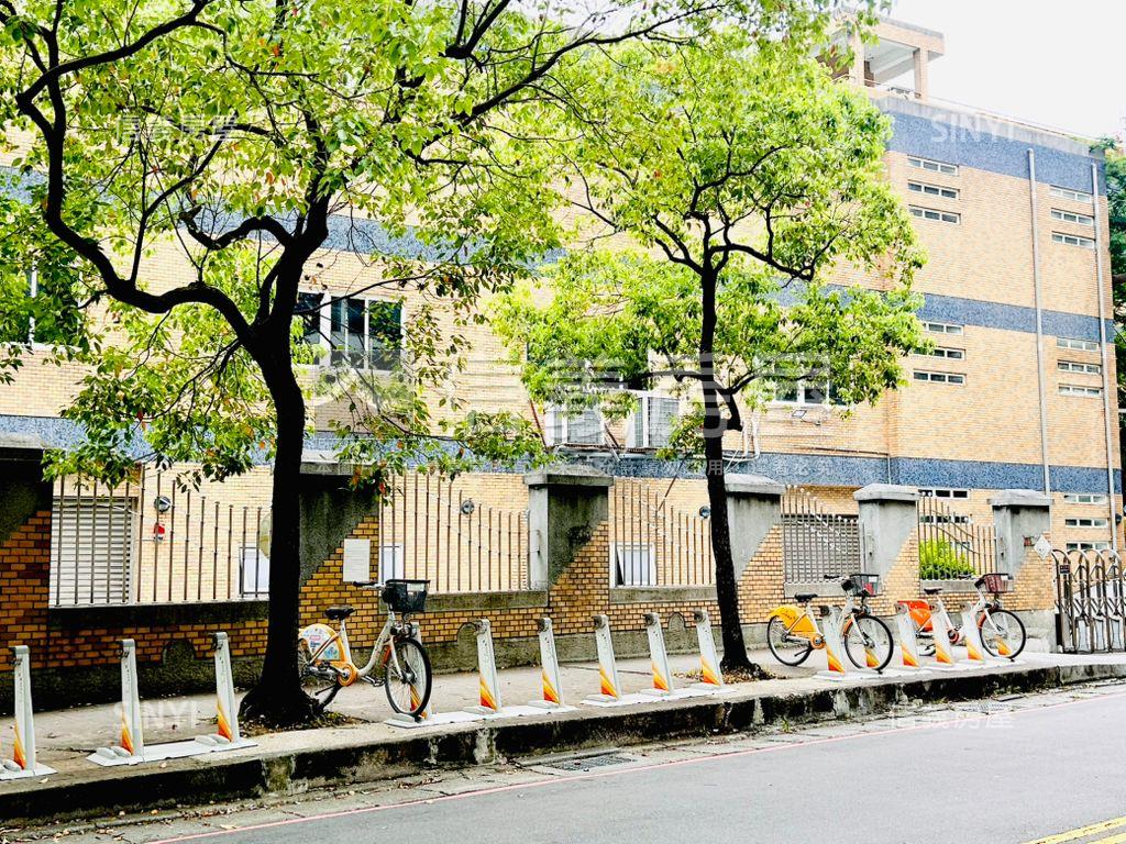 一品花園．面寬店面房屋室內格局與周邊環境