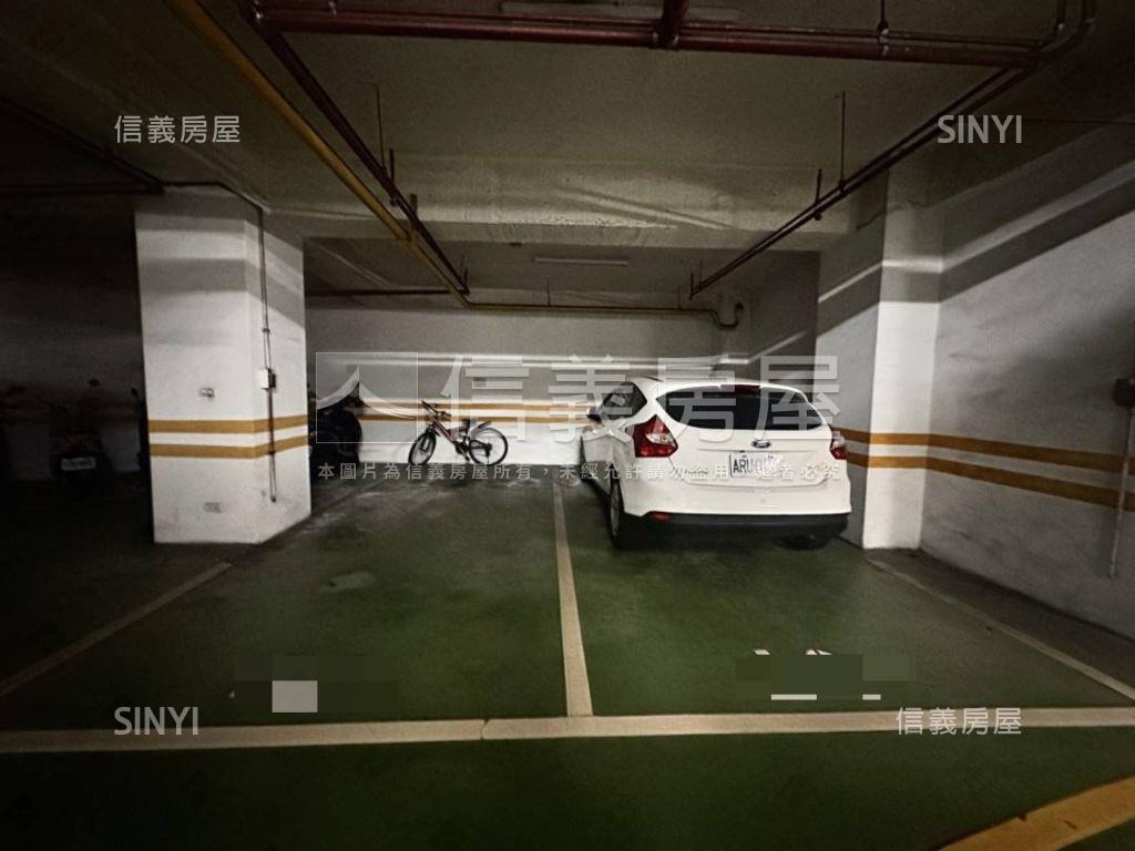 高樓層面公園三房平車房屋室內格局與周邊環境