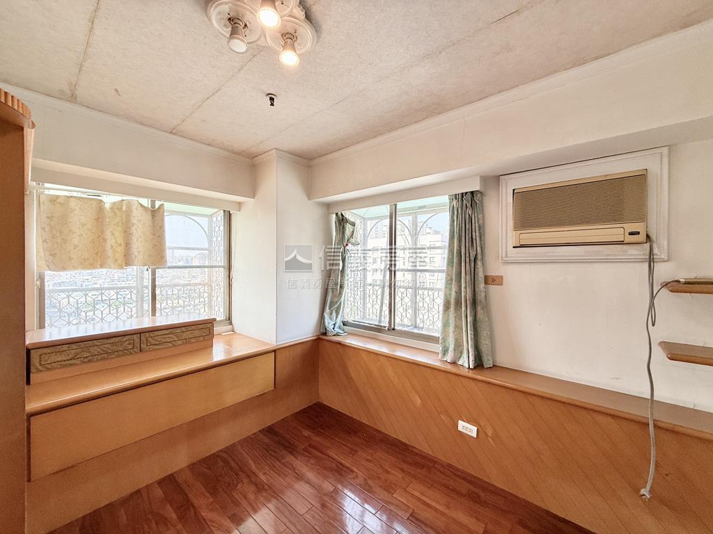 京華富邑邊間霸景三房平車房屋室內格局與周邊環境