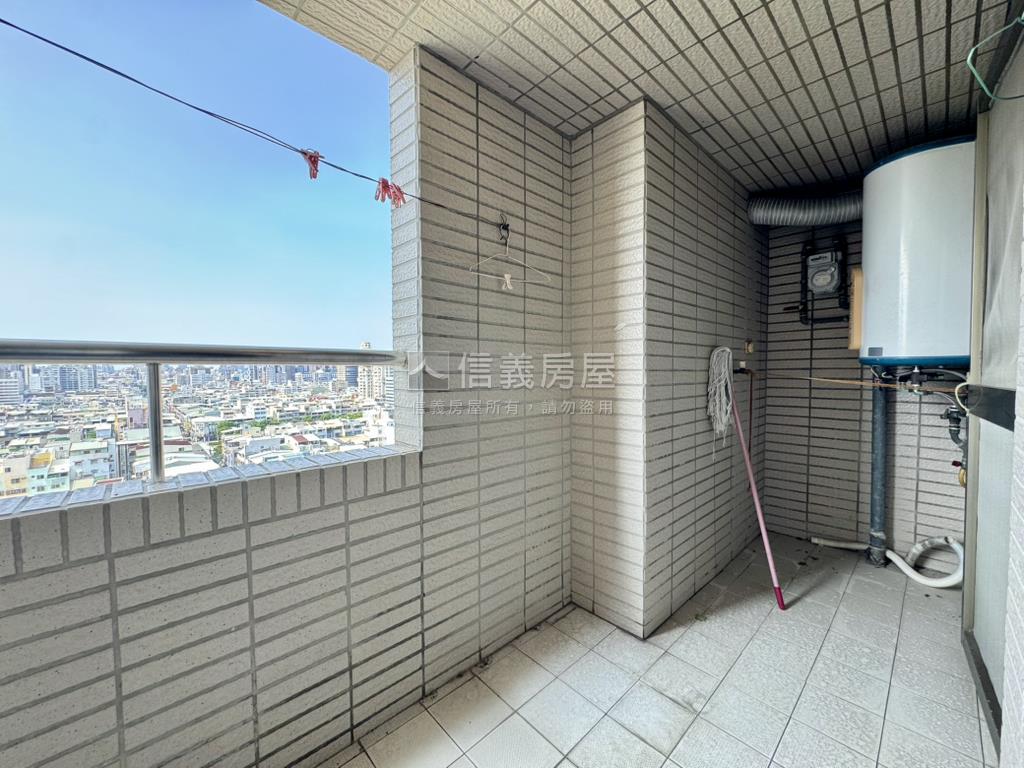 京華富邑邊間霸景三房平車房屋室內格局與周邊環境