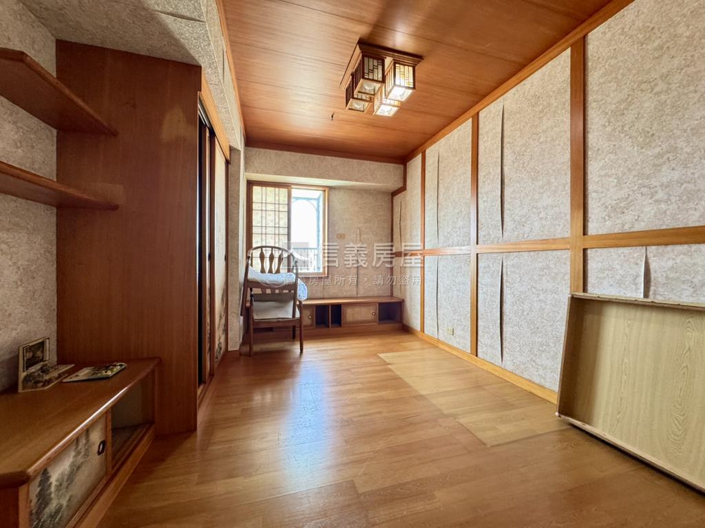 京華富邑邊間霸景三房平車房屋室內格局與周邊環境
