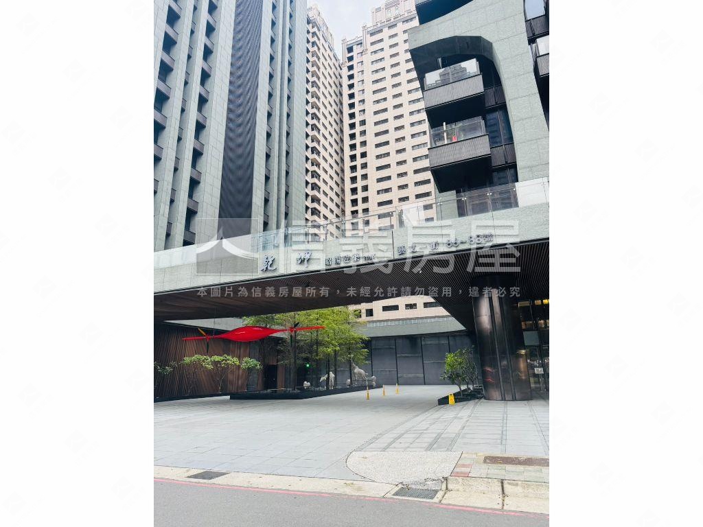 專任．昭揚乾坤Ａ級商辦房屋室內格局與周邊環境