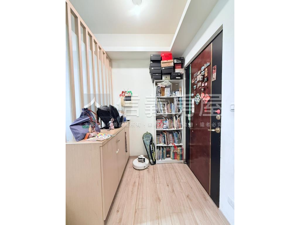 稀有捷運綠景電梯兩房車位房屋室內格局與周邊環境