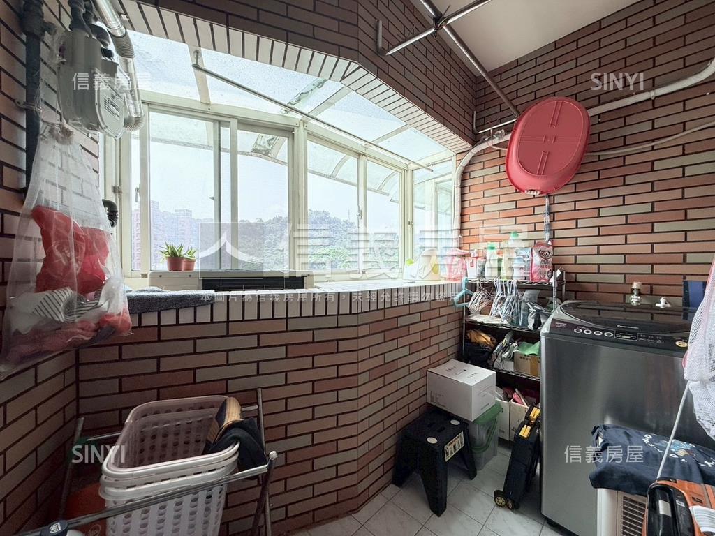 稀有捷運綠景電梯兩房車位房屋室內格局與周邊環境