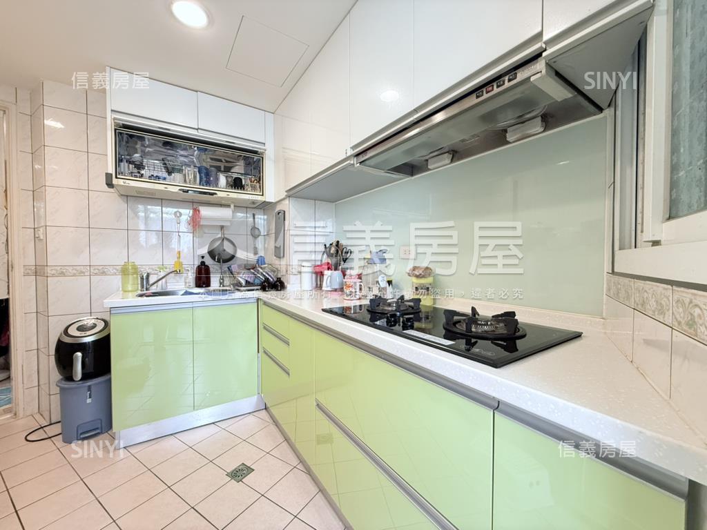 稀有捷運綠景電梯兩房車位房屋室內格局與周邊環境