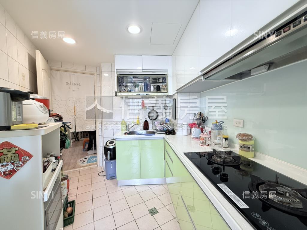 稀有捷運綠景電梯兩房車位房屋室內格局與周邊環境