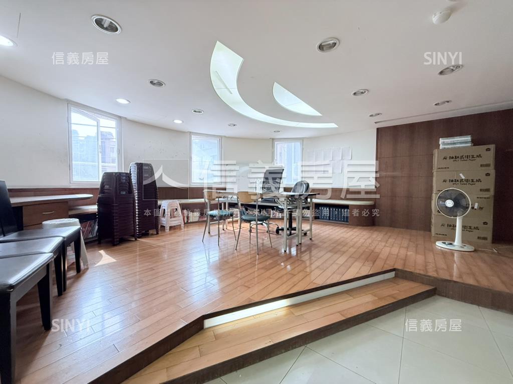 稀有捷運綠景電梯兩房車位房屋室內格局與周邊環境