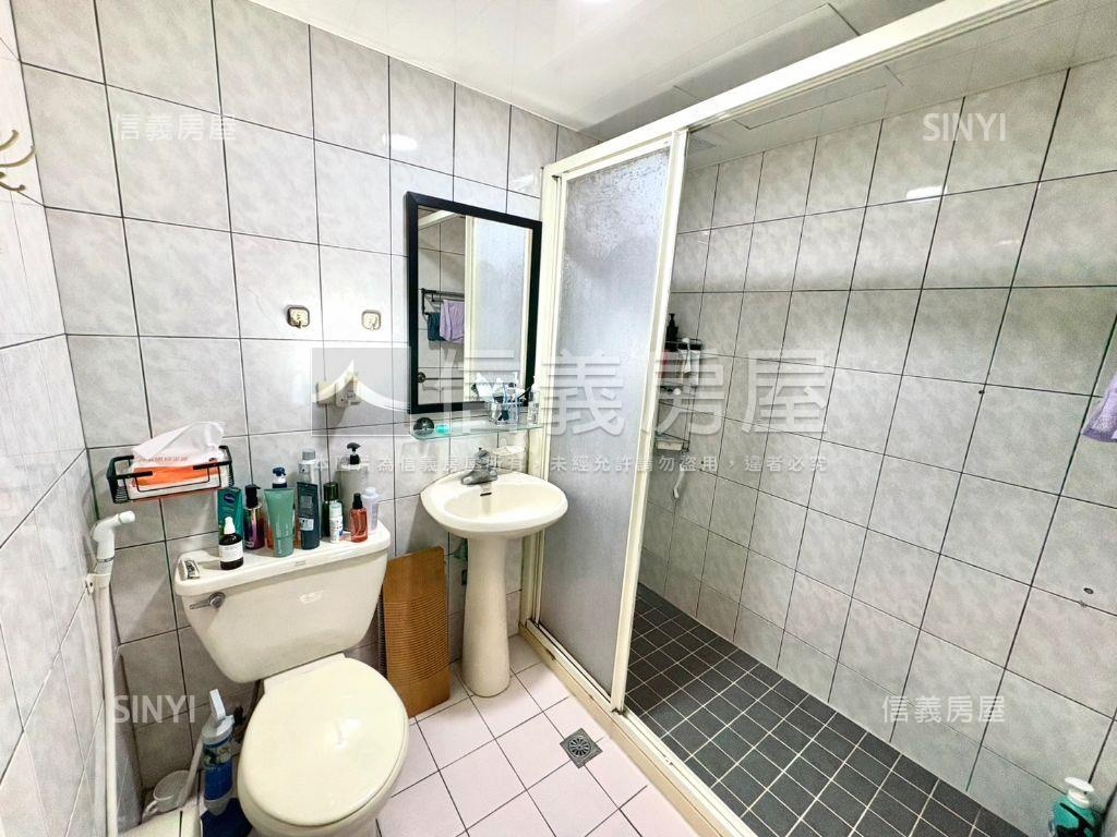 學區稀有景觀四房車位房屋室內格局與周邊環境