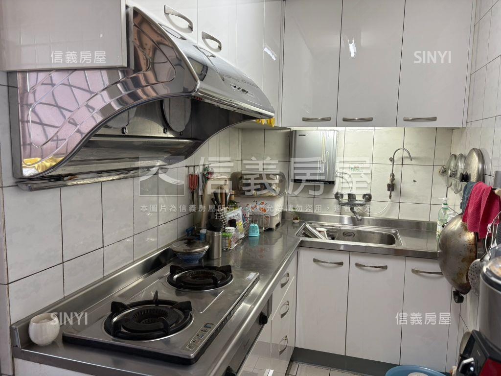 學區稀有景觀四房車位房屋室內格局與周邊環境