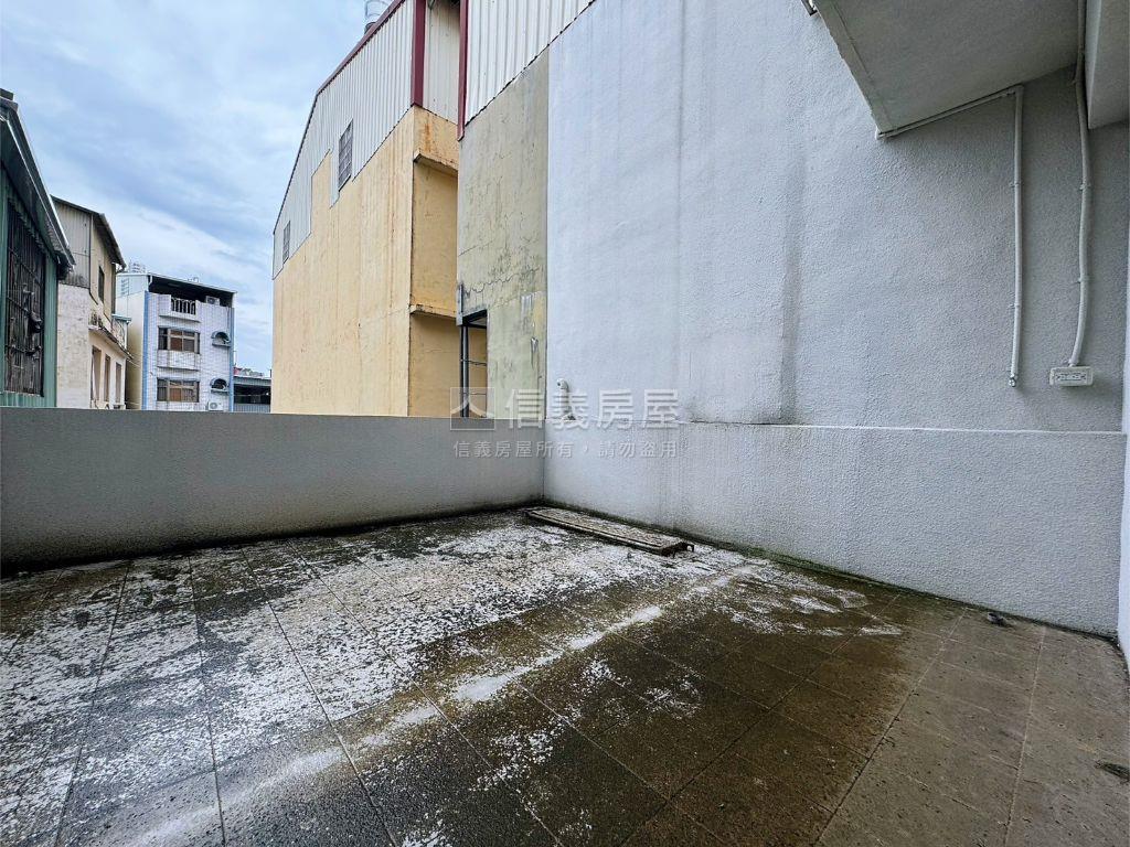東山商圈大地坪邊間透天房屋室內格局與周邊環境