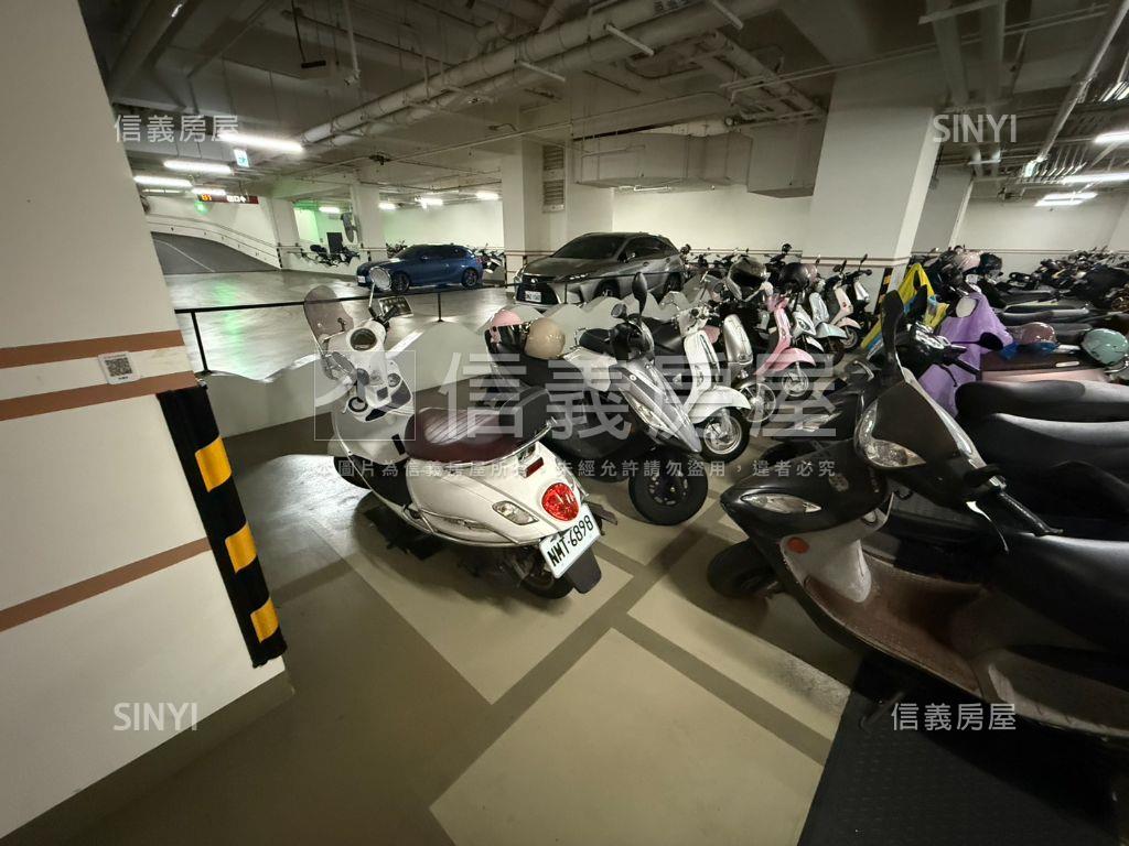 正１１期四房裝潢平車位房屋室內格局與周邊環境