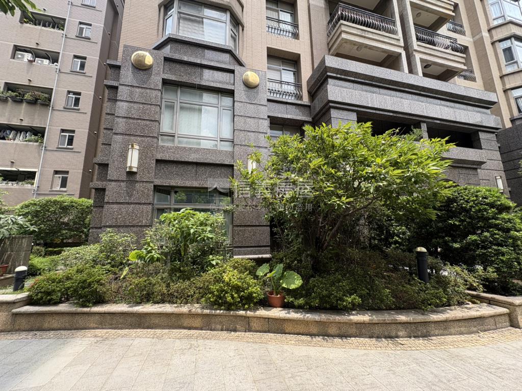 天母真園四房加車位房屋室內格局與周邊環境