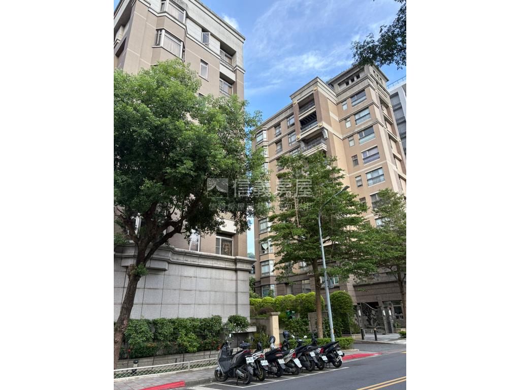 天母真園四房加車位房屋室內格局與周邊環境