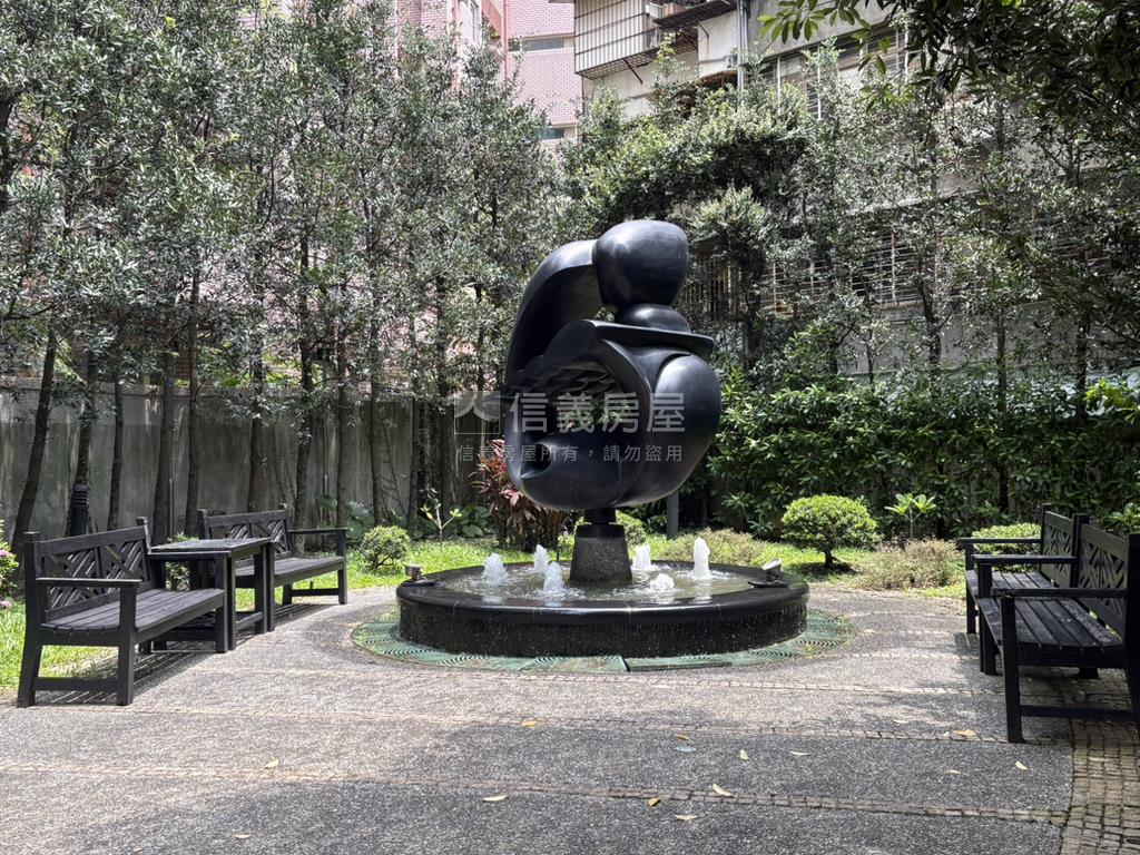 天母真園四房加車位房屋室內格局與周邊環境