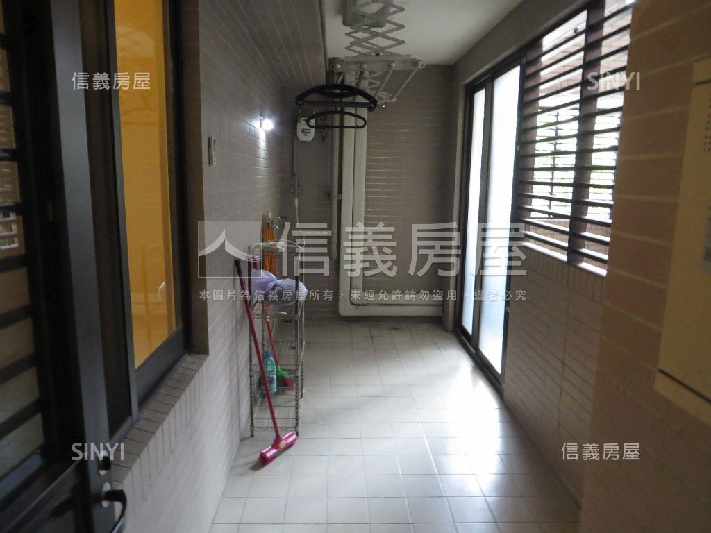 三輝君匯稀有大露臺房屋室內格局與周邊環境