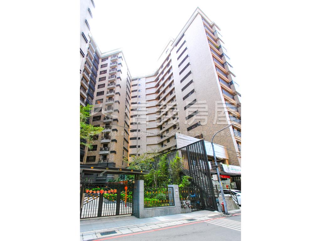 迴龍捷運躍境三房車位房屋室內格局與周邊環境