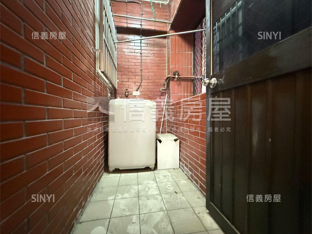 盛世卿相裝潢２房房屋室內格局與周邊環境