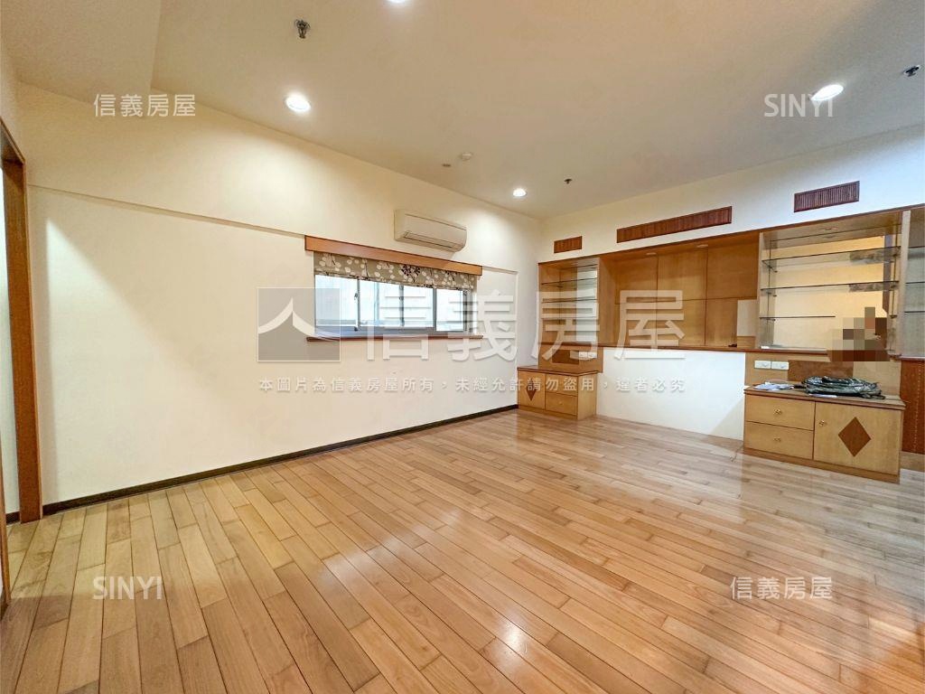 青年守則挑高大空間房屋室內格局與周邊環境