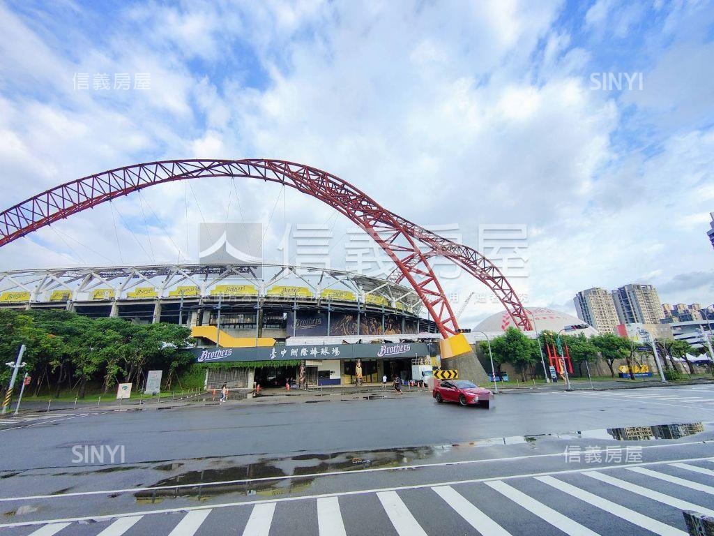 創世紀三房充電車位房屋室內格局與周邊環境