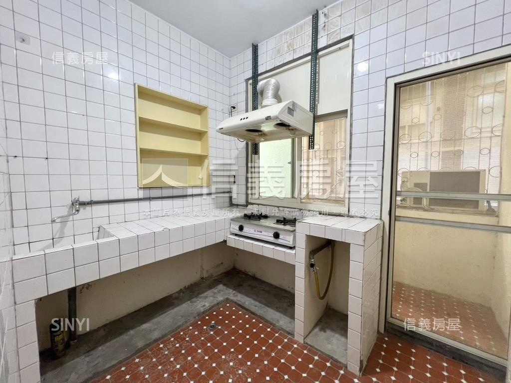 頂溪站邊間採光公寓二樓房屋室內格局與周邊環境