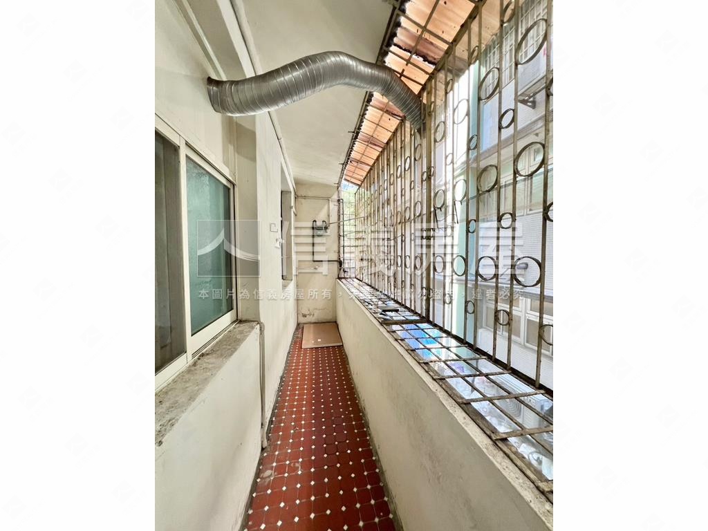 頂溪站邊間採光公寓二樓房屋室內格局與周邊環境