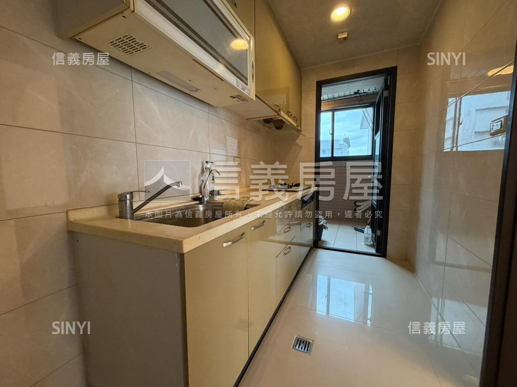 專任香榭高樓景觀房屋室內格局與周邊環境