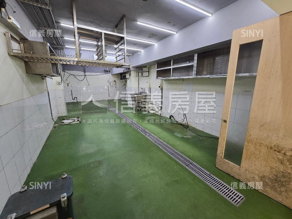 新光三越生活圈雙店面房屋室內格局與周邊環境