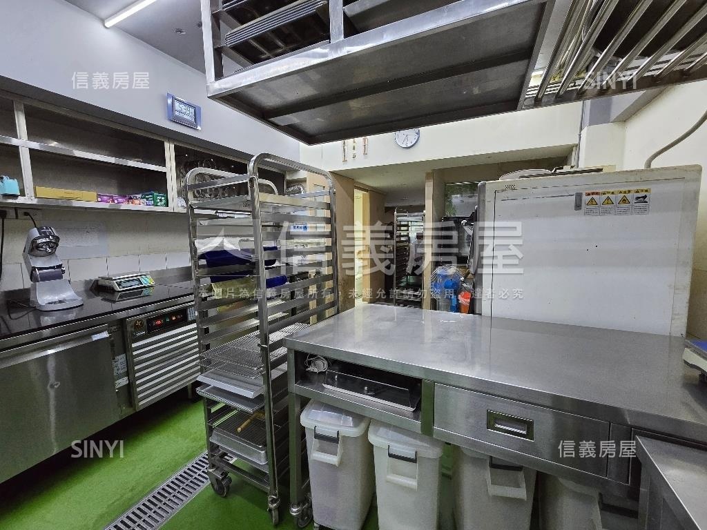 新光三越生活圈雙店面房屋室內格局與周邊環境