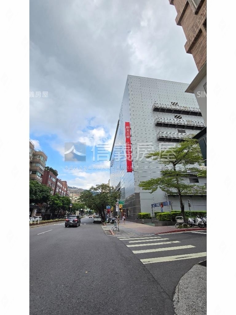 新光三越生活圈雙店面房屋室內格局與周邊環境