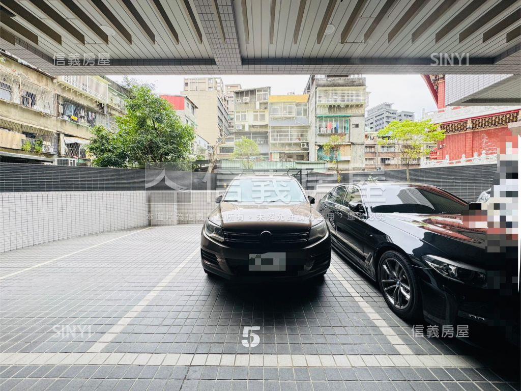 集美商圈錢多多店面帶車位房屋室內格局與周邊環境