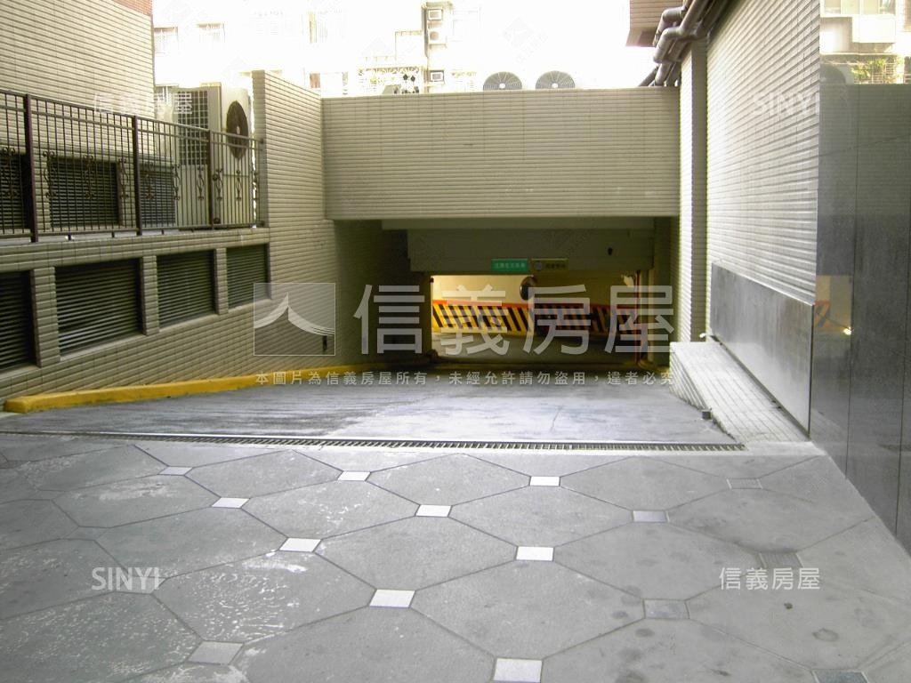 ＥＡＴ捷運空間大兩房房屋室內格局與周邊環境