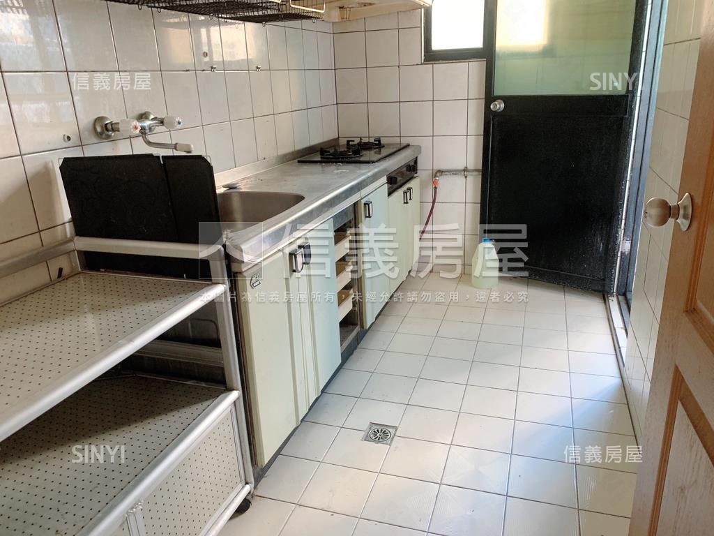 亞灣稀有雙併樓中樓房屋室內格局與周邊環境