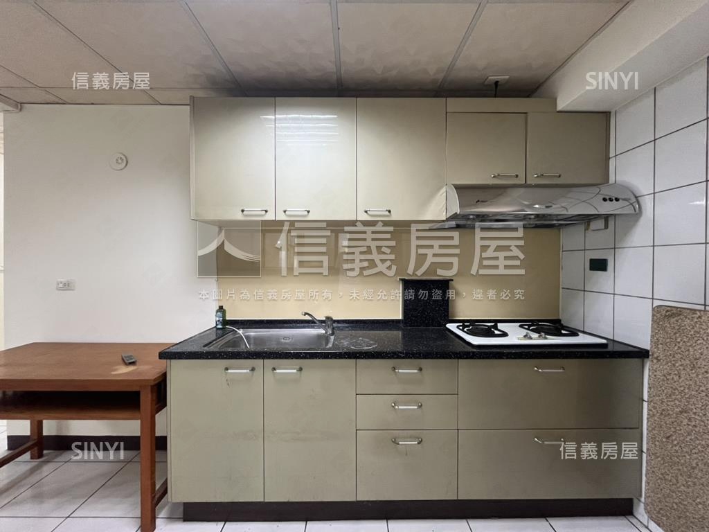 劃江山三房有車位房屋室內格局與周邊環境