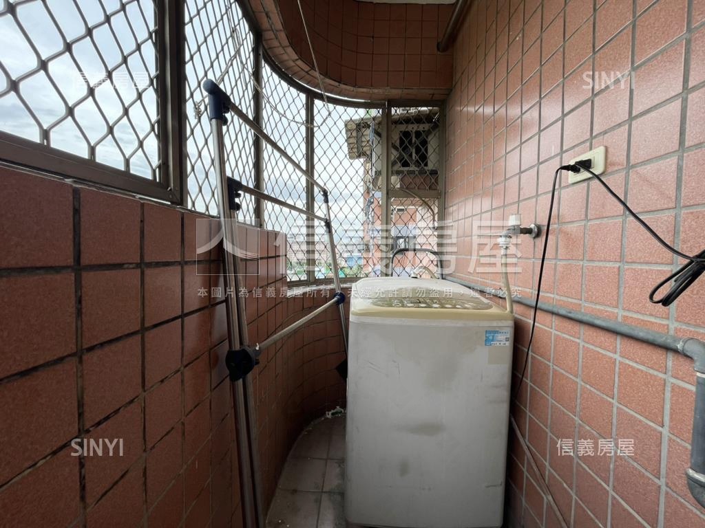 劃江山三房有車位房屋室內格局與周邊環境