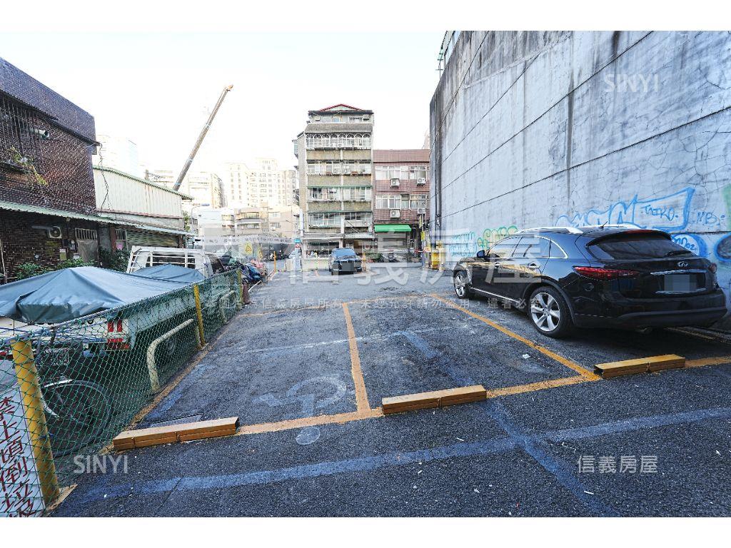 信義安和捷運站５３坪住三房屋室內格局與周邊環境