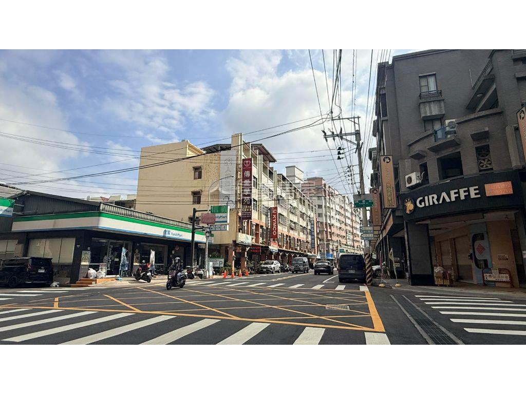 文馨世家方正店面近角間房屋室內格局與周邊環境
