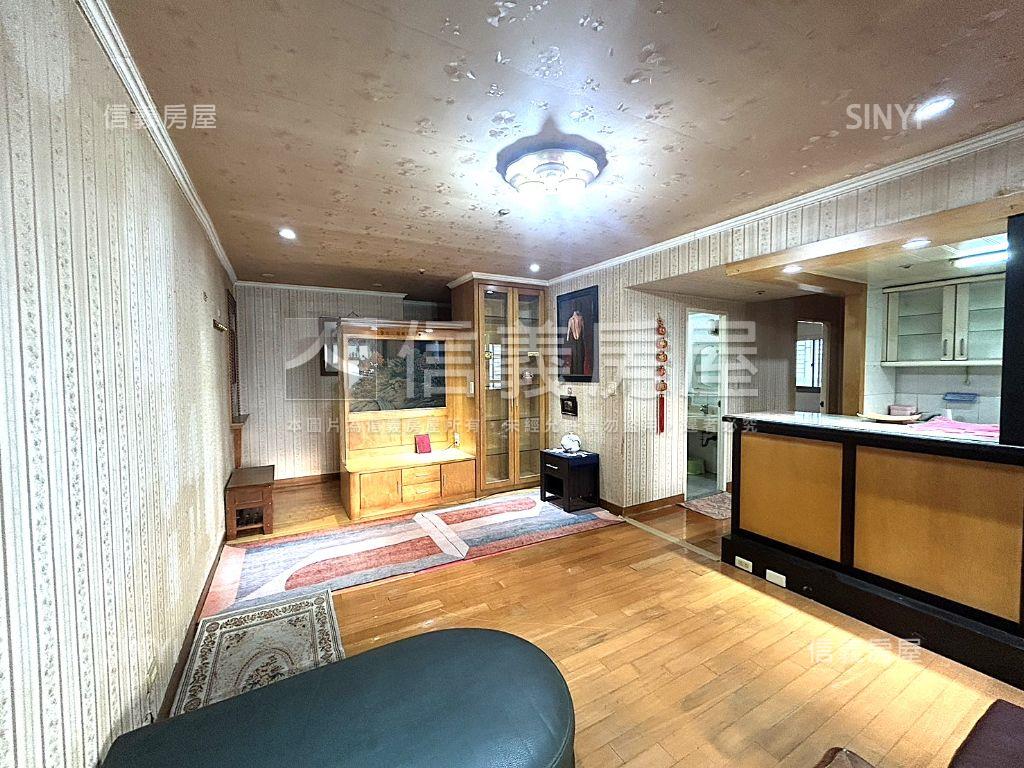 捷運高樓－方正電梯三房房屋室內格局與周邊環境