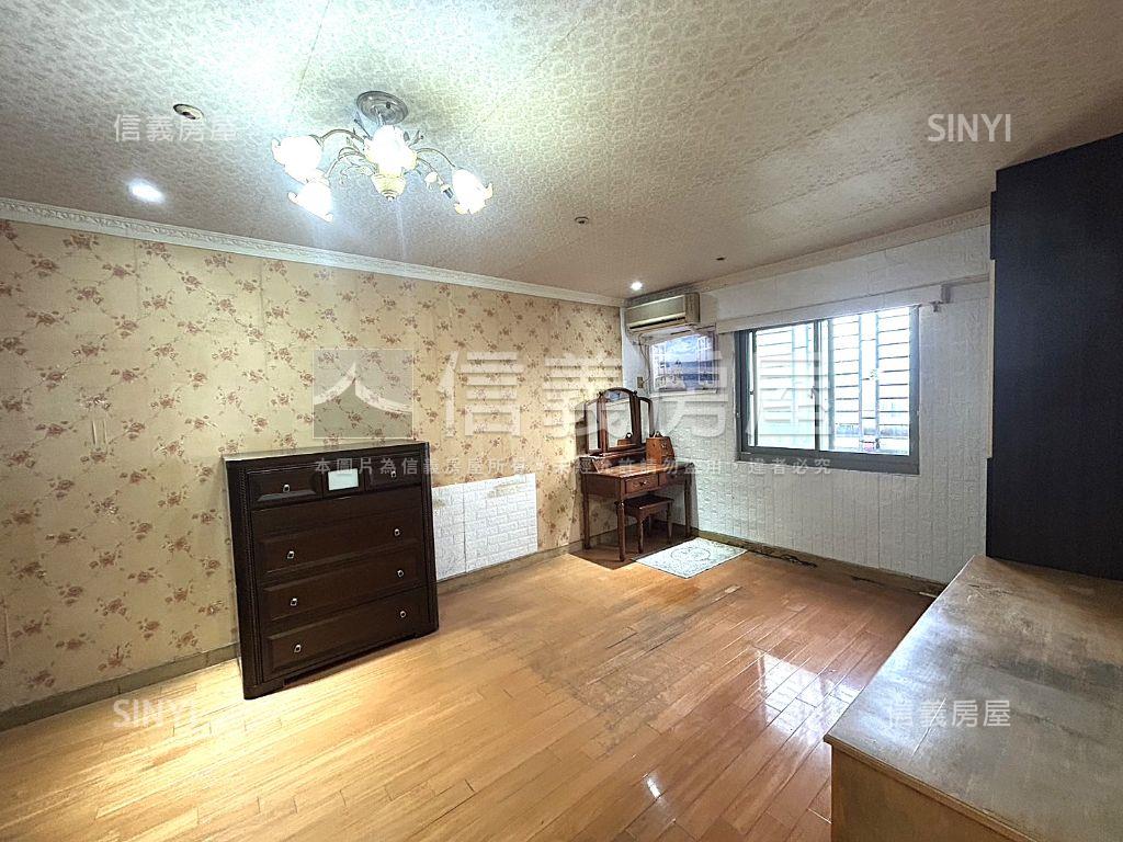 捷運高樓－方正電梯三房房屋室內格局與周邊環境